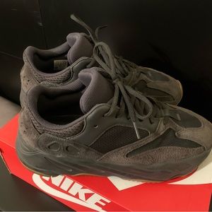 Yeezy 700 in Utility Black